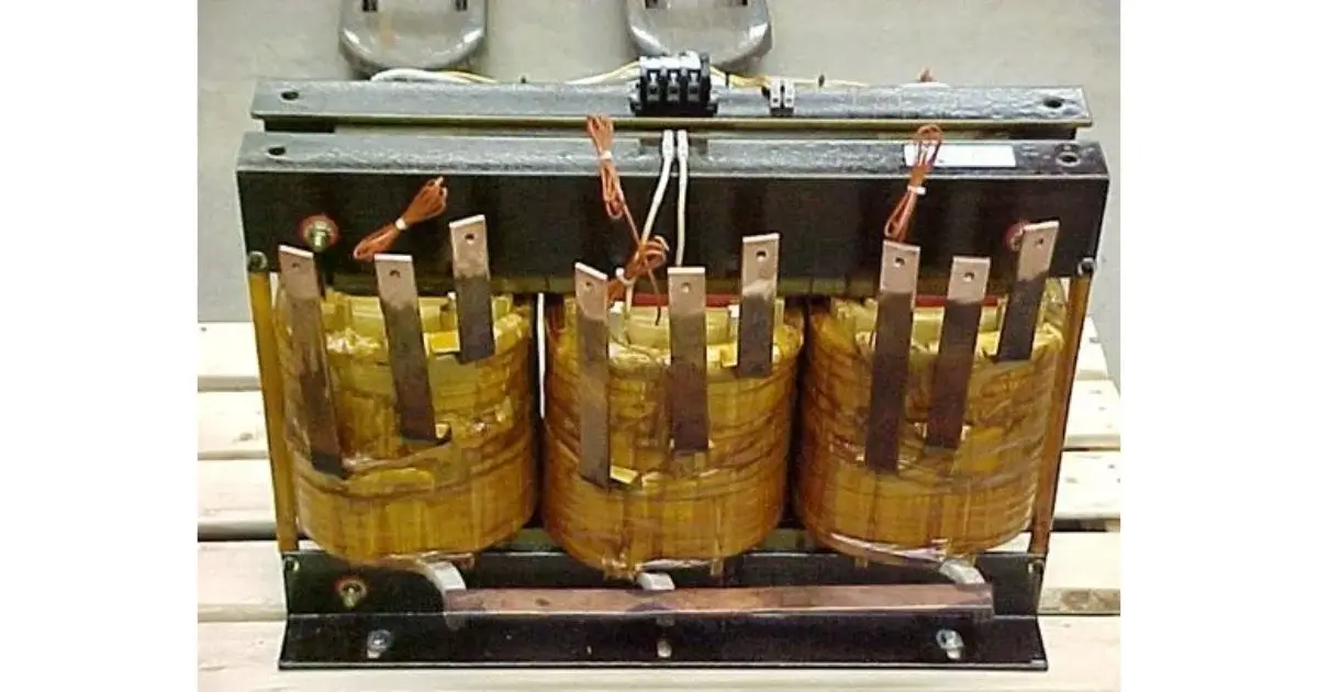 Three-phase battery charger rectifier transformer assembly